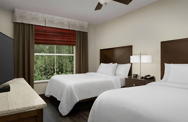 Exquisite Suite Near Downtown w/ Wet Bar & WiFi