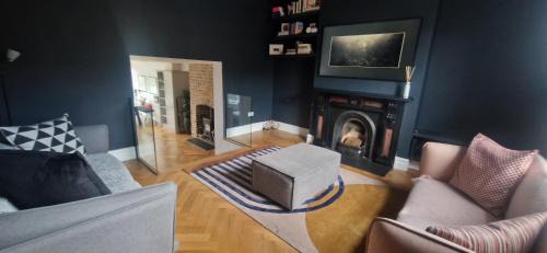 Extended 3BD SplitLevel Cottage in Popular Village