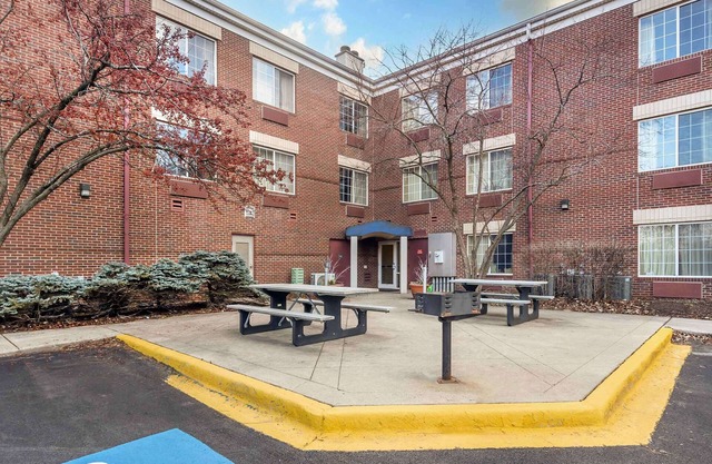 Extended Stay America Select Suites Chicago Westmont Oak Brook