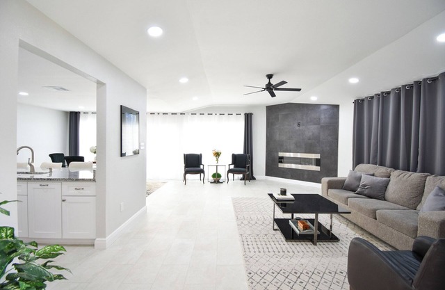 Extended Stay Gem – Cozy Home in Golf Community, Near Airport & Downtown