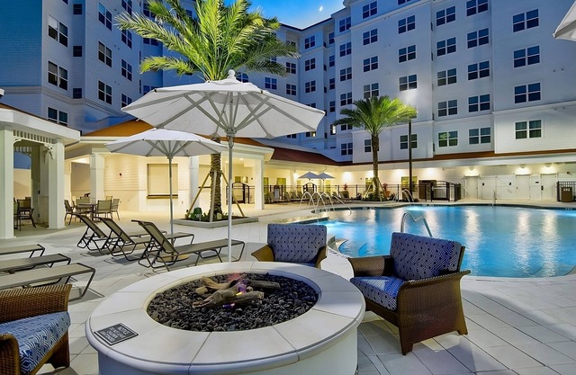 Extended Stay in Orlando! Minutes to Disney! Onsite Parking, Pool, FREE Shutlle!