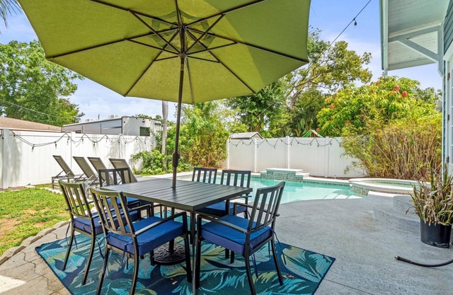 Extended Stays Welcome! Private Heated Pool & Hot Tub |Pet Friendly |Fenced Yard