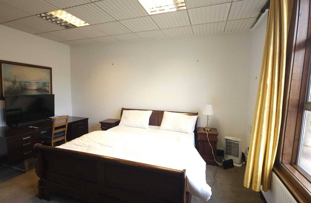 Extra Large Double Room with Shared Bathroom