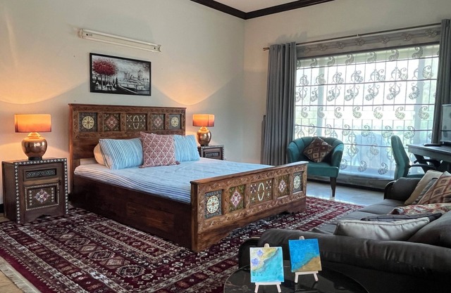 F 6/1 - One King Bed Room