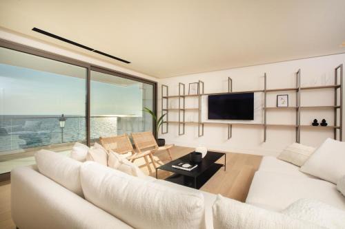 F & B Collection - Luxury Seafront 2 Bedroom Apartment