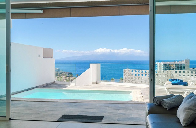 Fabulous Bungalow with Panoramic View and Private Pool.