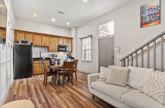 Fabulous 2 Bed a block off of Magazine Street!