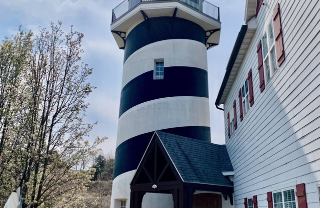 Fabulous 4BDR that sleeps 12 Cottage with Game Room in Stormy Point Village.