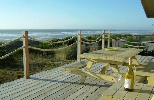 fabulous beachfront home, 2 bed, 2 bath, stunning panoramic views - Seaweed