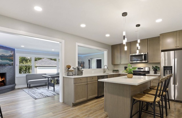 Fabulous Flossmoor - 4 BRs