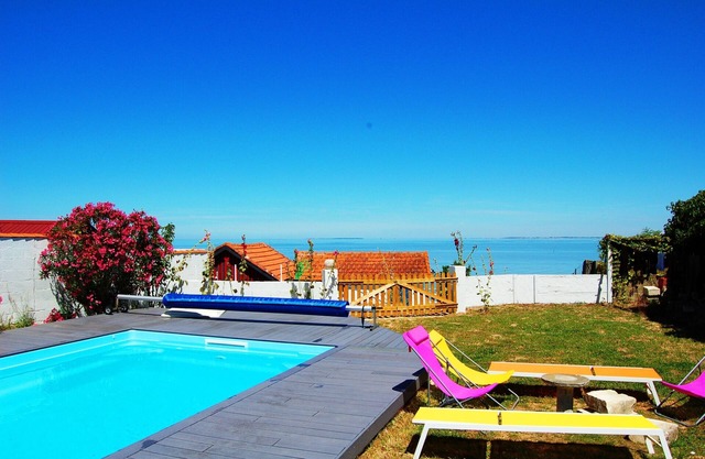 FACING THE SEA, Views of the islands, Large house for 12-14 people with POOL
