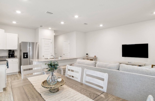 Fairchild Townhome~Beaches-Shopping-UWF