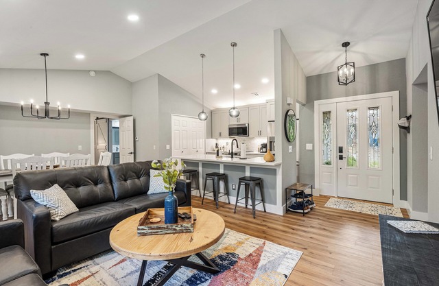 Fairway on the Trail! Cozy 2-bedroom townhome, ride out Back 40/golf course.