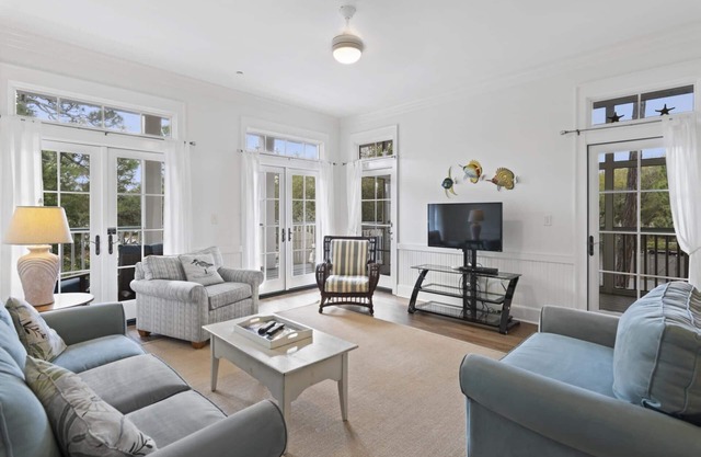 Fall Availability! Park District - Furnished Balconies with Park Views! 2 Adult Bikes!