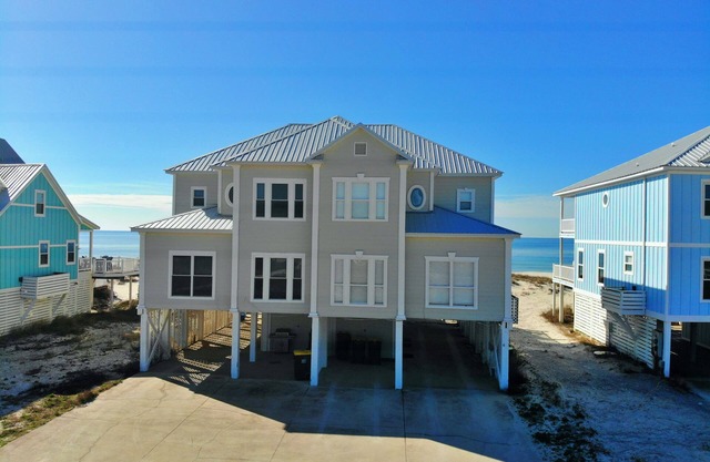 Fall Dates Discounted! Beachfront in Morgantown