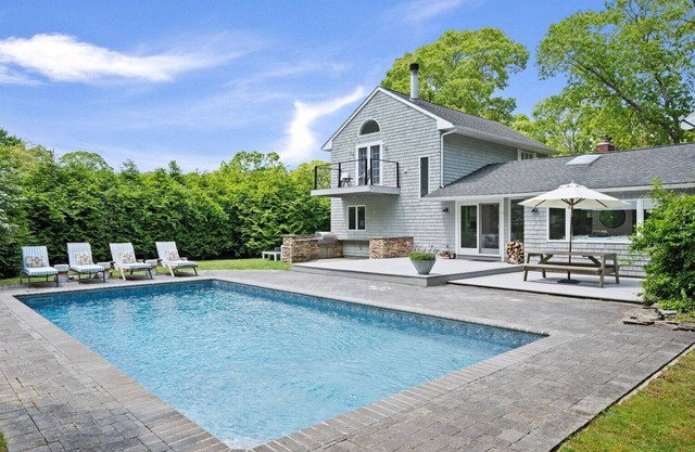 FALL ESCAPE -Bright, Contemporary Residence, Spacious Indoor and Outdoor.