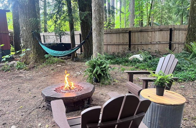 Fall Escape! Steamy Hot Tub Nights, Stargaze at the Fire Pit near Mt. Hood