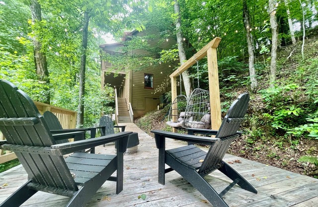 Fall Fun- Hot Tub - Wineries - Fire pit - Autumn Views