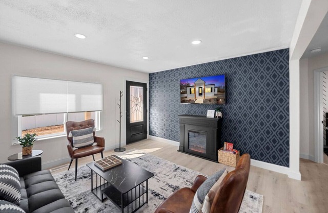 FALL SALE,Cozy 2BR Chalet, W/Hot Tub on 1.2 Private Acres!