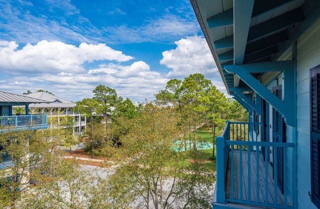 Fall Stays Available! Location! Location! Town Center right out front door! Park Views!