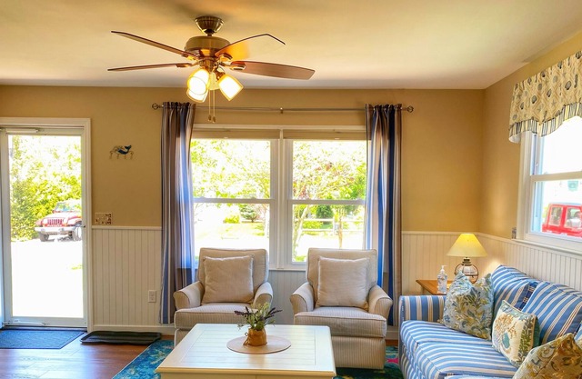 Falmouth Beach House, 10 minute walk to the water