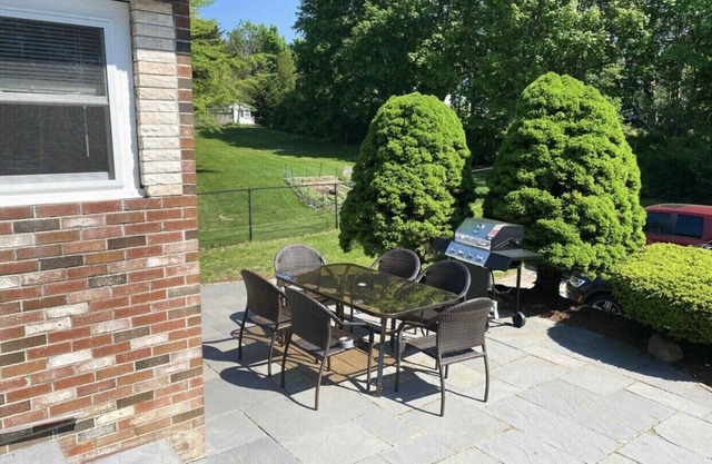 Falmouth heights renovated home, 1.5 mi to beach