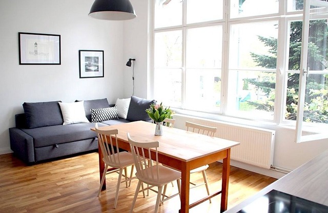 Family-friendly 2-room apartment with bath, living room and open kitchen