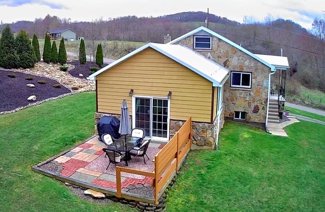 Family and Pet Friendly Confluence Cottage!