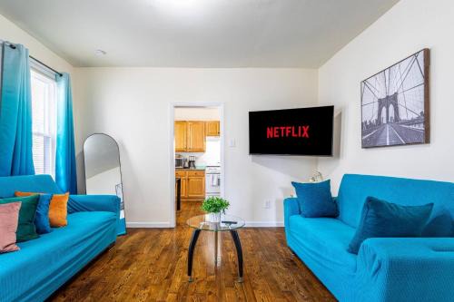 Family Apt: 2BR FREE Parking Airprt City Links