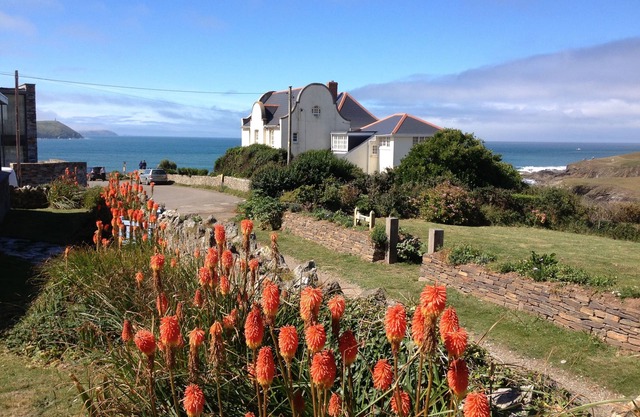 Family Beach House for 2-9 people near Baby Bay in New Polzeath, North Cornwall