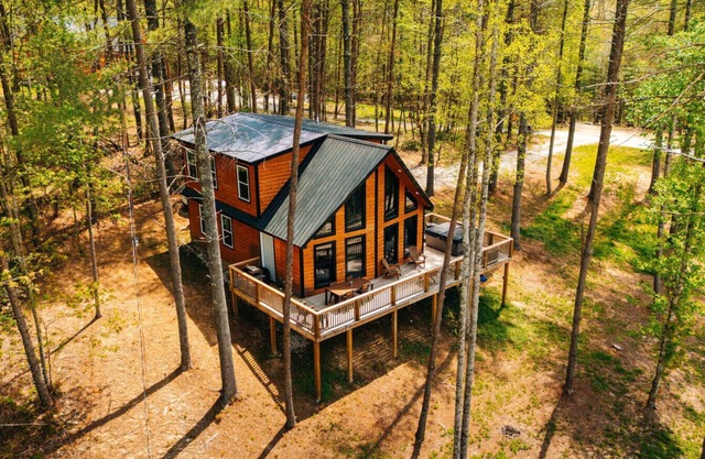 Family Cabin | Private Hot Tub | King Bed | Games