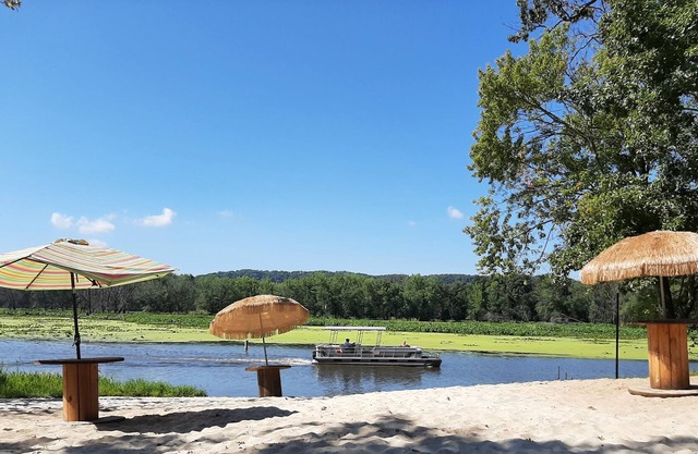 Family Cabin 🏠 steps to River/Beach ⛱