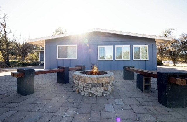 Family Cabin w/games & fire-pit