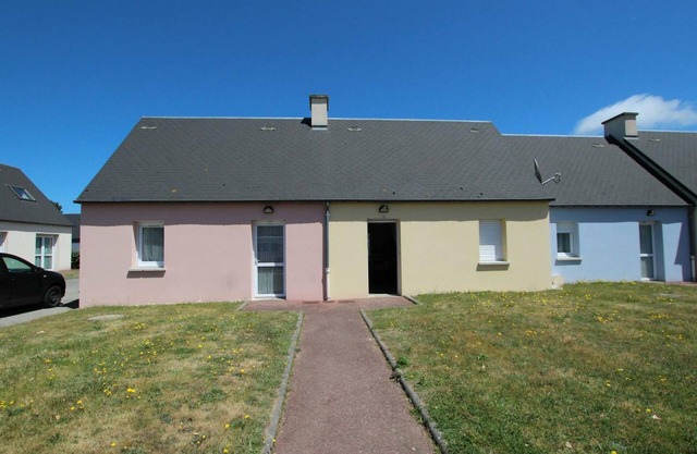 Family cottage near beach, pets allowed