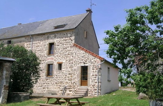 Family cottage with garden and pets allowed
