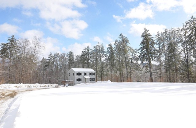 Family & dog friendly house w/deck & game room. Minutes to town, Okemo & lakes