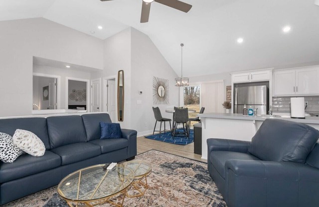 Family Favorite Sleeps 8 4BR Wifi|Parking