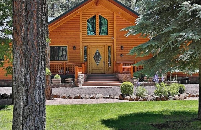 Family-friendly Pinetop cabin on Pinetop Country Club golf course