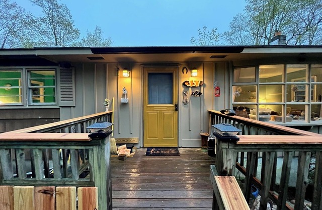 Family friendly-Private Waterfall!-Easy access to all the best of upstate NY!