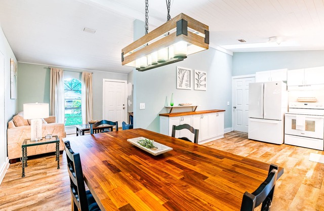 Family friendly 3 bedroom home minutes from the beach and top notch restaurants