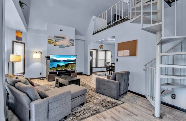 Family-Friendly 6-bedroom house in Charming Buffalo with WiFi, AC