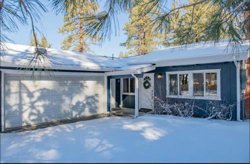 Family-friendly, AC, Hot Tub, Walk 2 Park & Lake