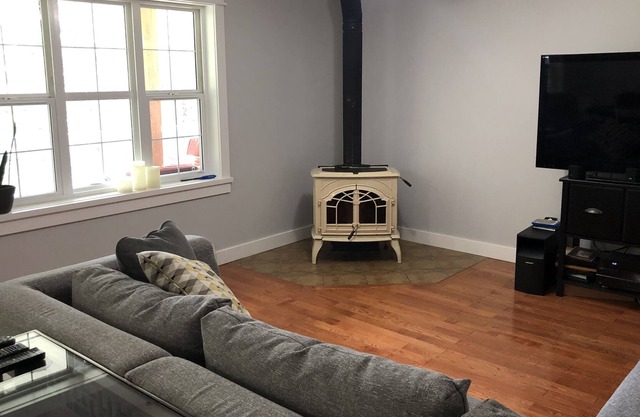 Family friendly, washer/dryer, cable tv, wifi, pool table, ping pong table