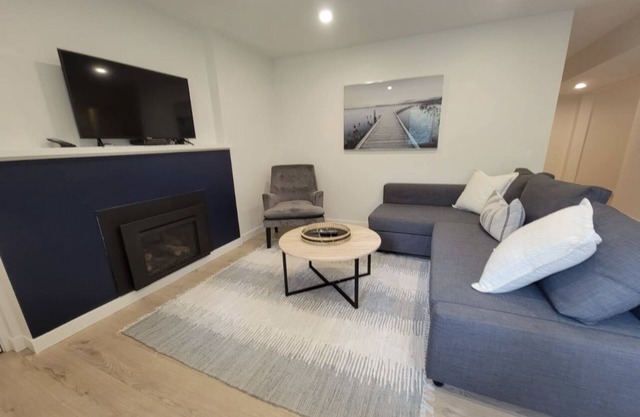 Family friendly Modern Garden Suite in Lynn Valley