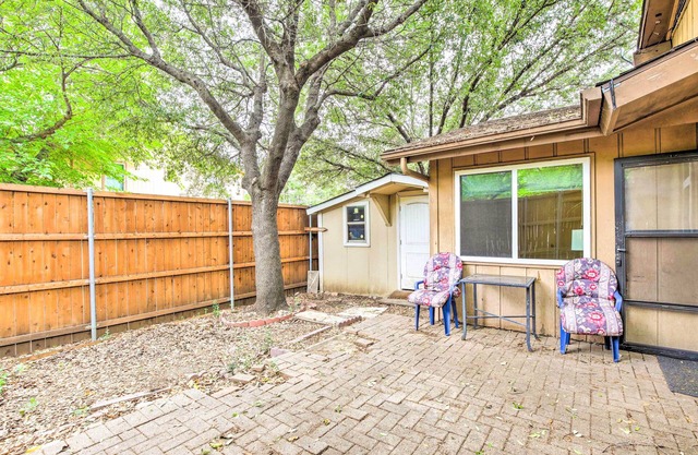 Family-Friendly Dallas Townhouse w/Private Patio!