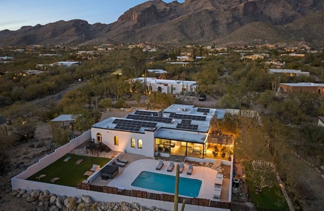 Family Friendly | Foothills| 6 Bedrooms| Sleeps 24