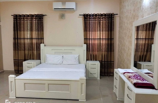 Family-Friendly Fully Furnished Room Like Home - Queen Bed