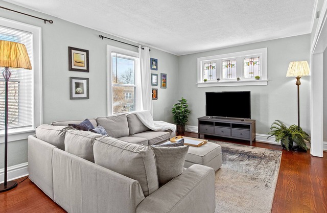 Family Friendly , Fully Renovated 3BR Luxury Home. Centrally located in St.Louis