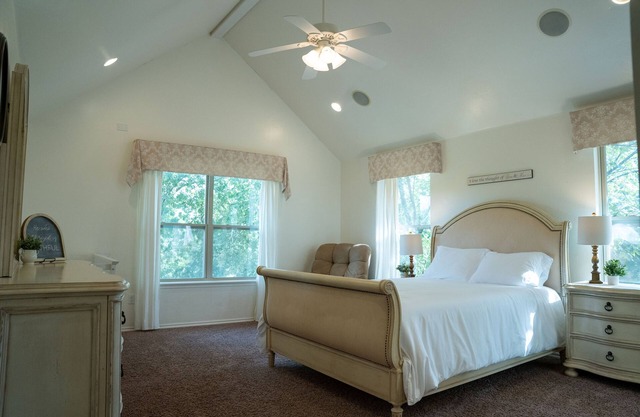 Family Friendly Haven on 10 Acres