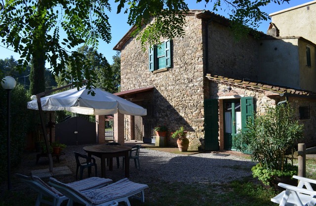 Family-friendly house with private garden and private pool for 5 persons